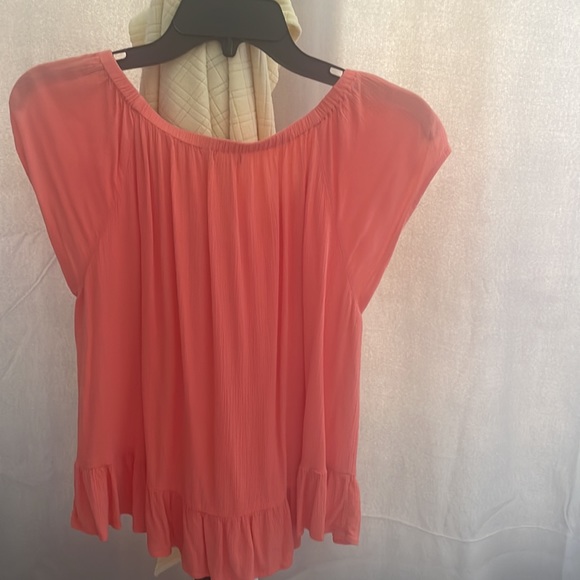 Eyeshadow ruffle bottom top - Picture 4 of 6